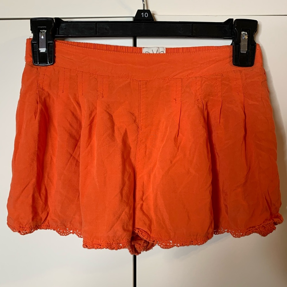 Ella Moss Lace Scalloped Rayon Shorts